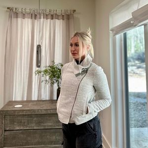 Crop jacket can be worn like a cardigan or layered